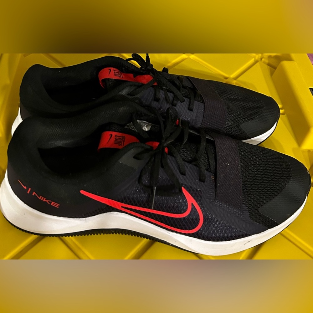 Nike MC TRAINER 2 Men's Black Red. DM0823-500.  Athletic Sneakers Shoes
